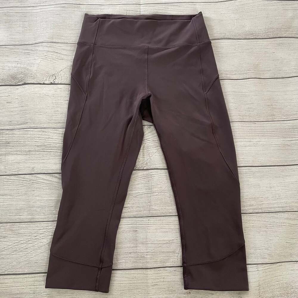 Lululemon In Movement Tight Leggings Crop 19” Women 8 Black Currant